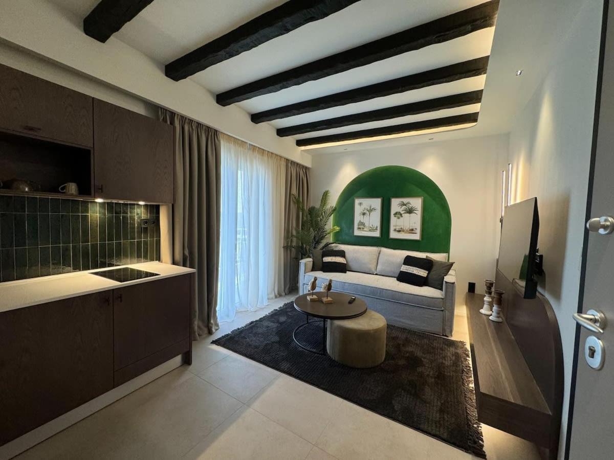 Urban Gem In The Heart Of Naoussa A Stylish Escape Apartamento Naousa  Exterior foto