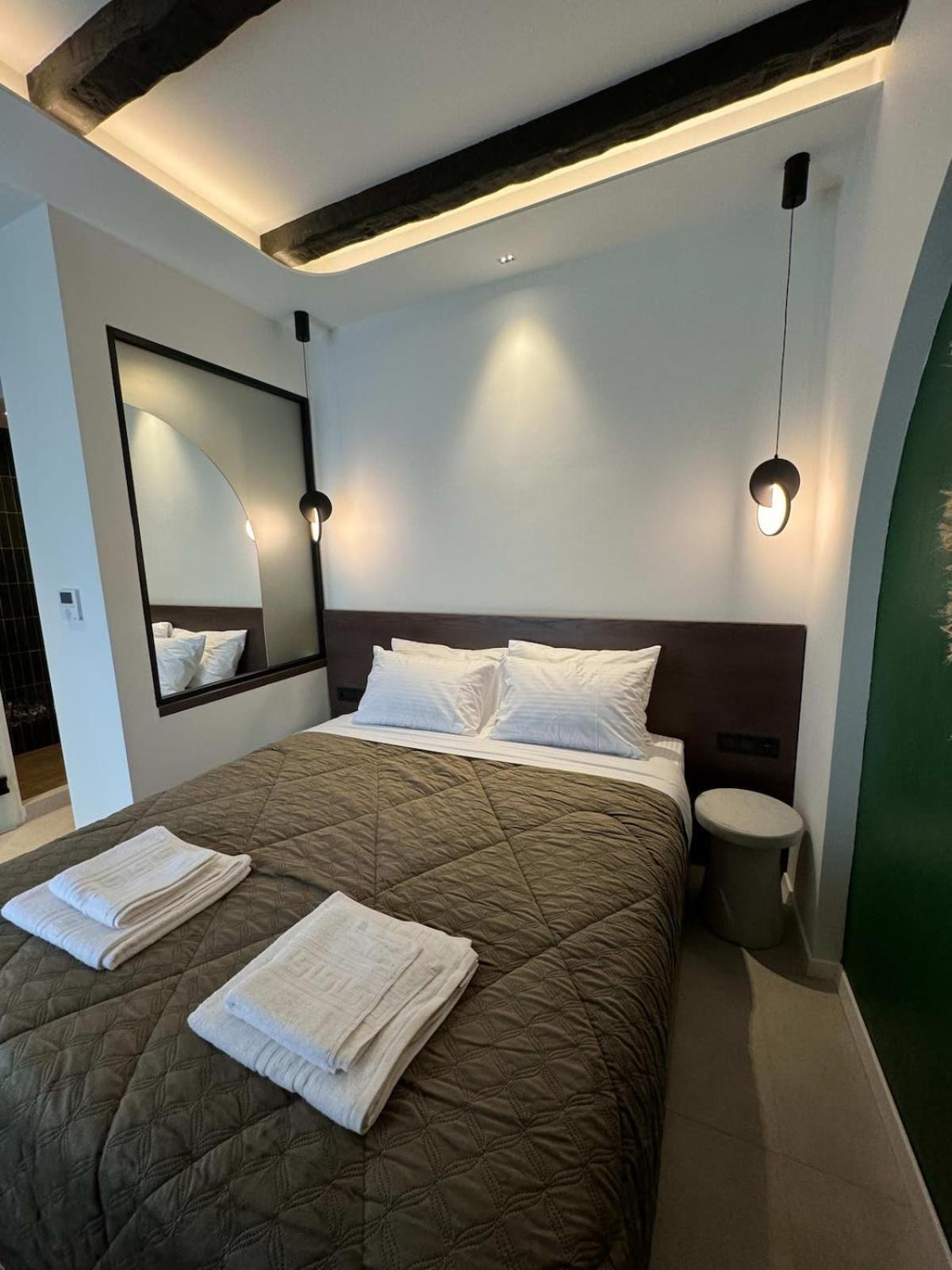 Urban Gem In The Heart Of Naoussa A Stylish Escape Apartamento Naousa  Exterior foto