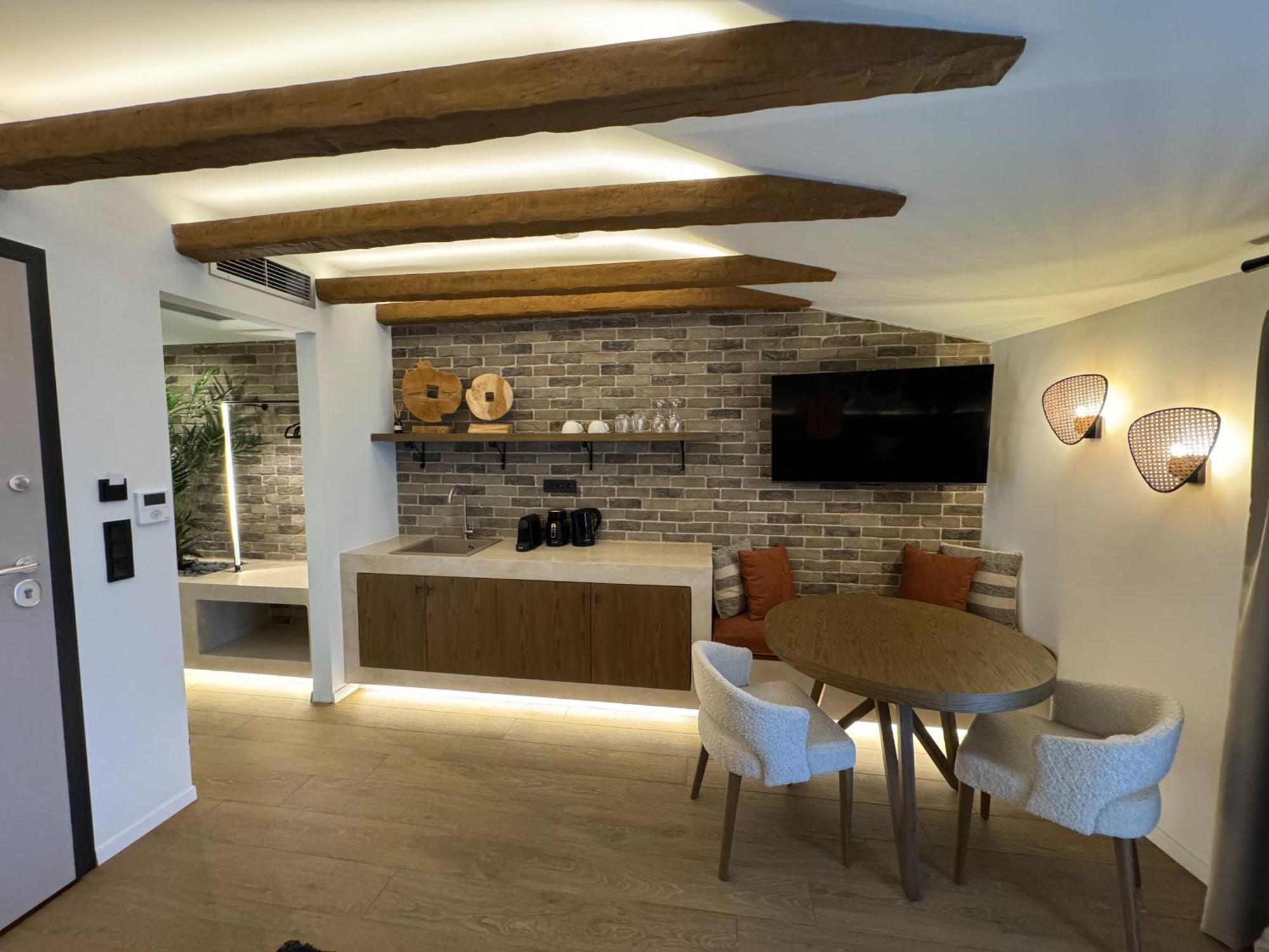 Urban Gem In The Heart Of Naoussa A Stylish Escape Apartamento Naousa  Exterior foto
